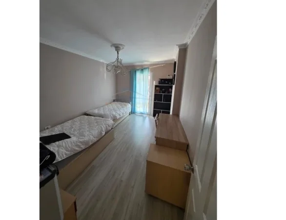 Tirane, shitet apartament 3+1 Kati 2, 149 m² 300.000 € (Blloku Gintash)