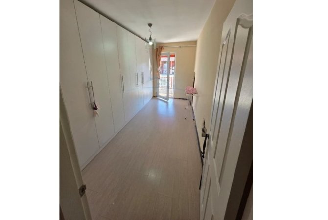 Tirane, shitet apartament 3+1 Kati 2, 149 m² 300.000 € (Blloku Gintash)