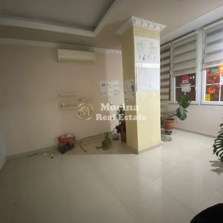 Tirane, jepet me qera ambjent biznesi Kati 2, 90 m² 500 € (Rruga 5 Maji)