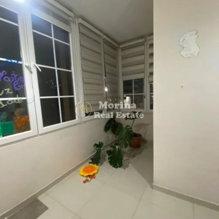 Tirane, jepet me qera ambjent biznesi Kati 2, 90 m² 500 € (Rruga 5 Maji)