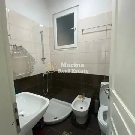 Tirane, jepet me qera ambjent biznesi Kati 2, 90 m² 500 € (Rruga 5 Maji)