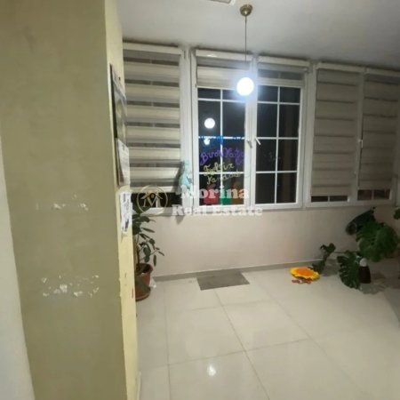 Tirane, jepet me qera ambjent biznesi Kati 2, 90 m² 500 € (Rruga 5 Maji)