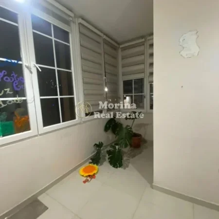 Tirane, jepet me qera garsonier Kati 2, 40 m² 280 € (Rruga 5 Maji)