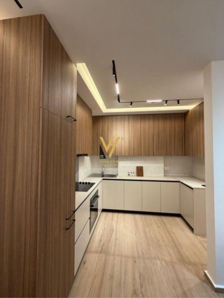 Tirane, jepet me qera apartament 1+1+Ballkon Kati 3, 70 m² 800 € (ZOGU I ZI)