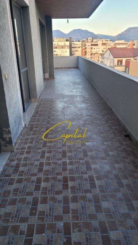 Tirane, jepet me qera apartament 1+1 Kati 9, 120 m² 350 € (ASTIR)