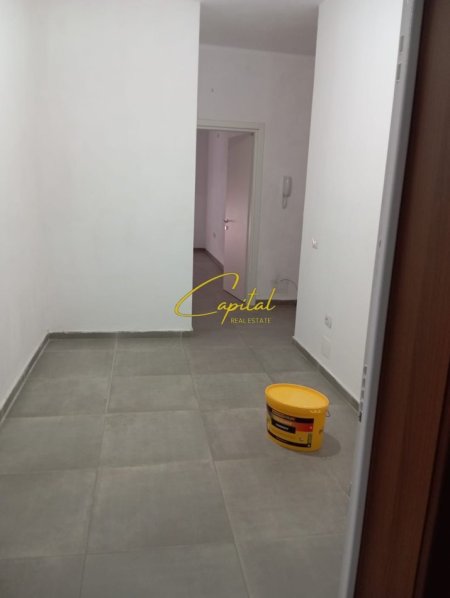 Tirane, jepet me qera apartament 2+1 Kati 4, 105 m² 500 € (5 MAJI)