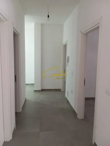 Tirane, jepet me qera apartament 2+1 Kati 4, 105 m² 500 € (5 MAJI)