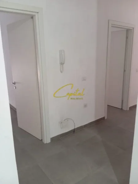 Tirane, jepet me qera apartament 2+1 Kati 4, 105 m² 500 € (5 MAJI)