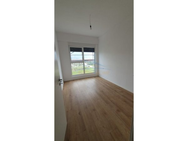 Tirane, jepet me qera zyre Kati 3, 64 m² 500 € (BULEVARDI I R)