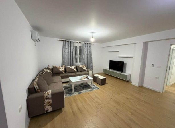 Tirane, jepet me qera apartament 3+1+Ballkon Kati 4, 110 m² 500 € (Laprakë)