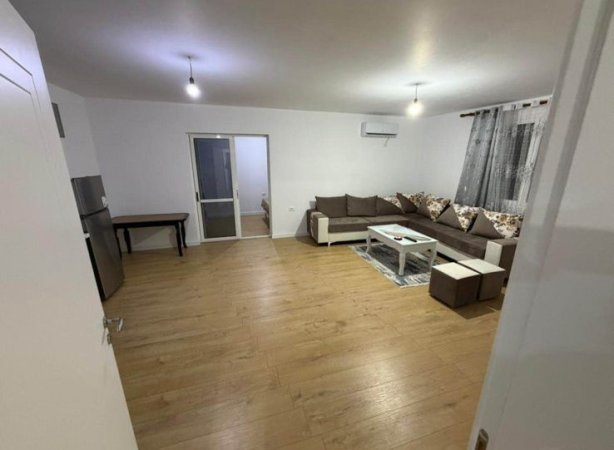 Tirane, jepet me qera apartament 3+1+Ballkon Kati 4, 110 m² 500 € (Laprakë)
