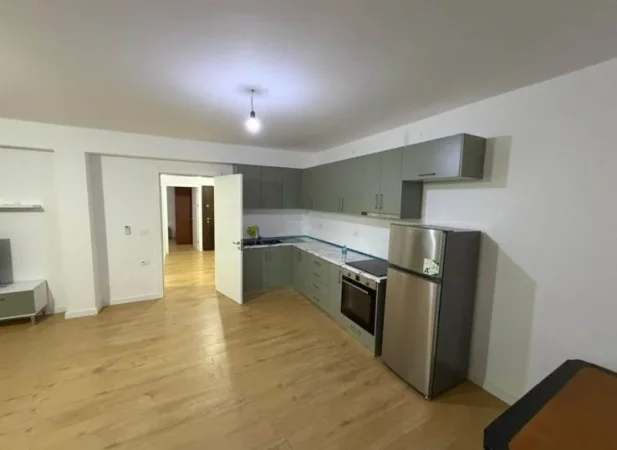 Tirane, jepet me qera apartament 3+1+Ballkon Kati 4, 110 m² 500 € (Laprakë)