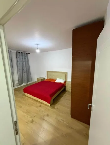 Tirane, jepet me qera apartament 3+1+Ballkon Kati 4, 110 m² 500 € (Laprakë)