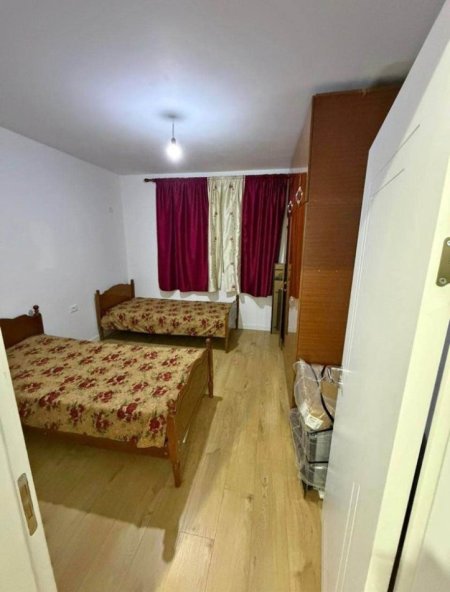 Tirane, jepet me qera apartament 3+1+Ballkon Kati 4, 110 m² 500 € (Laprakë)