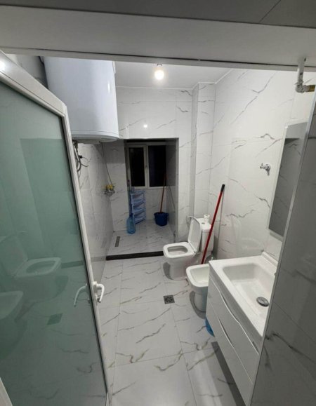 Tirane, jepet me qera apartament 3+1+Ballkon Kati 4, 110 m² 500 € (Laprakë)