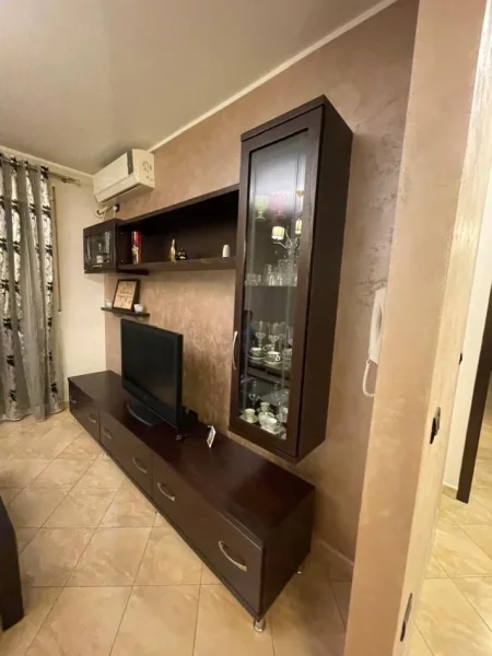 Tirane, jepet me qera apartament 2+1+Ballkon Kati 6, 120 m² 700 € (Xhamllik/Rr.Xhanfize Keko)