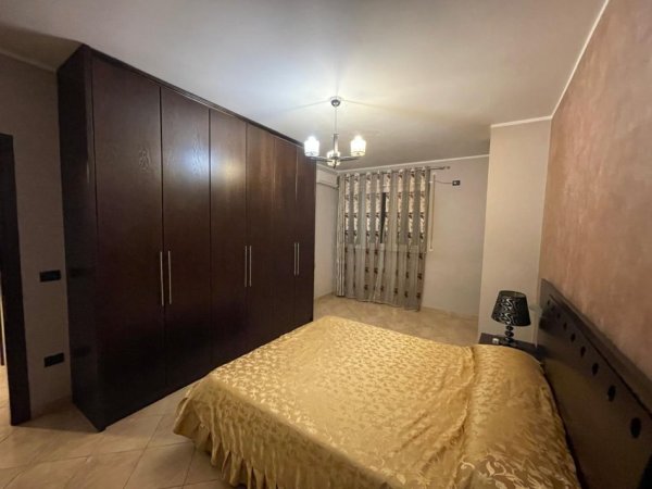 Tirane, jepet me qera apartament 2+1+Ballkon Kati 6, 120 m² 700 € (Xhamllik/Rr.Xhanfize Keko)
