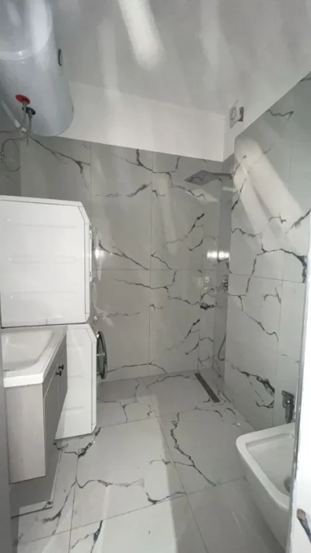 Tirane, jepet me qera apartament 1+1 Kati 0, 50 m² 550 € (Rruga e Barrikadave)