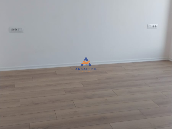 Tirane, jepet me qera apartament 2+1+Ballkon Kati 3, 110 m² 519 € 