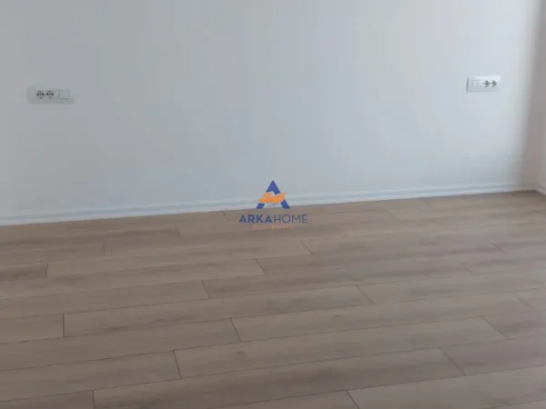 Tirane, jepet me qera apartament 2+1+Ballkon Kati 3, 110 m² 519 € 