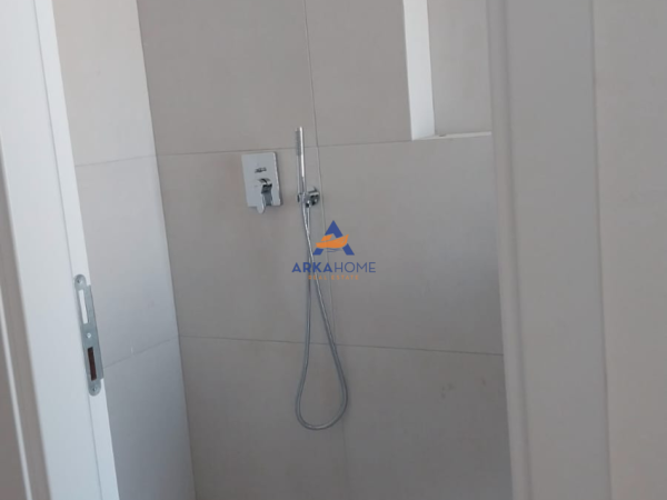 Tirane, jepet me qera apartament 2+1+Ballkon Kati 3, 110 m² 519 € 