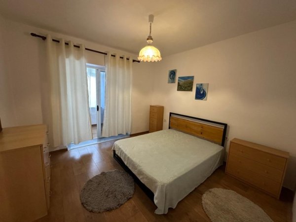Tirane, jepet me qera apartament 1+1+Ballkon Kati 1, 70 m² 600 € (Pazari i Ri)