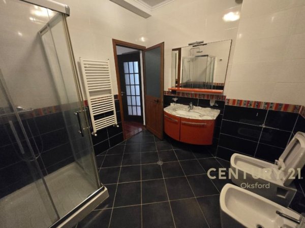 Tirane, shes apartament 2+1+Aneks+Ballkon Kati 1, 124 m² 372.000 € 