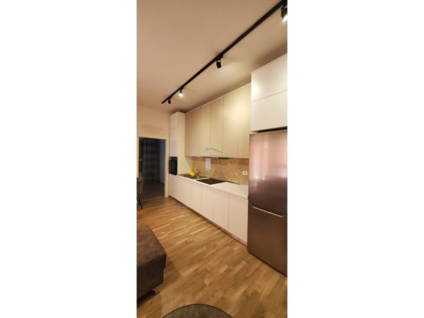 Tirane, jepet me qera apartament 1+1 Kati 8, 66 m² 450 € 