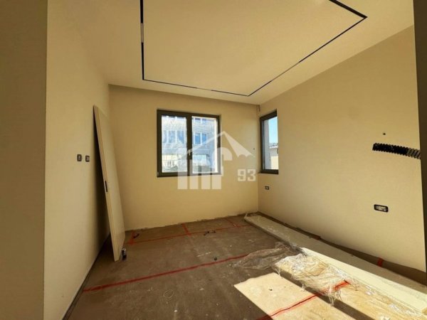 Tirane, jepet me qera Vile 2 Katshe , 185 m² 4.000 € (“GREEN VALLEY” REZIDENCE, PËRBALLË LIQENIT ARTIFICIAL)