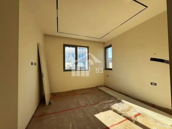 Tirane, jepet me qera Vile 2 Katshe , 185 m² 4.000 € (“GREEN VALLEY” REZIDENCE, PËRBALLË LIQENIT ARTIFICIAL)