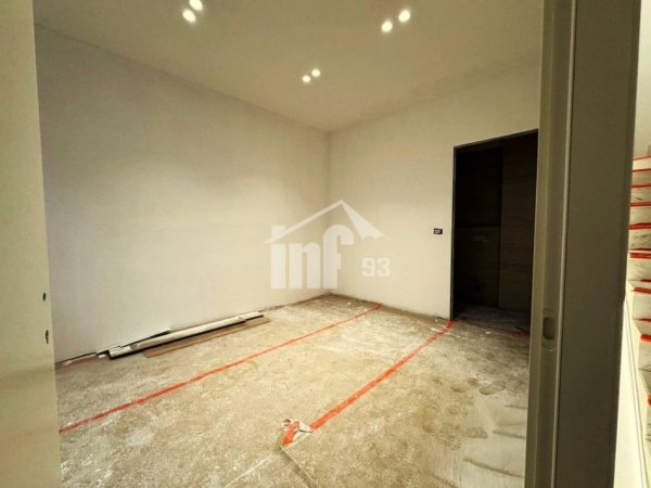 Tirane, jepet me qera Vile 2 Katshe , 185 m² 4.000 € (“GREEN VALLEY” REZIDENCE, PËRBALLË LIQENIT ARTIFICIAL)