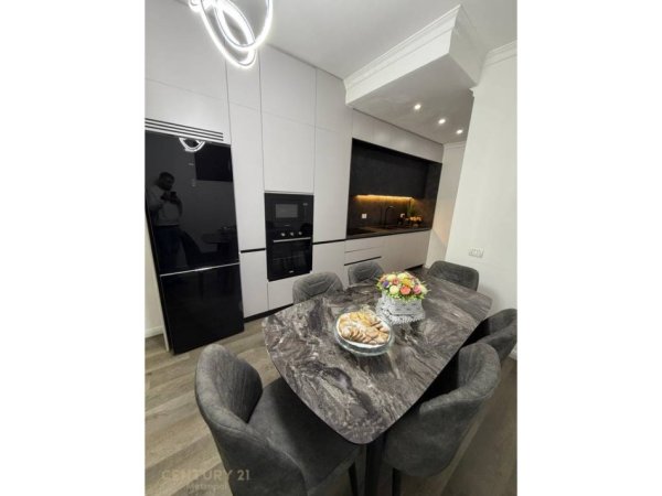 Tirane, shes apartament 2+1+Aneks+Ballkon Kati 5, 97 m² 203.000 € 