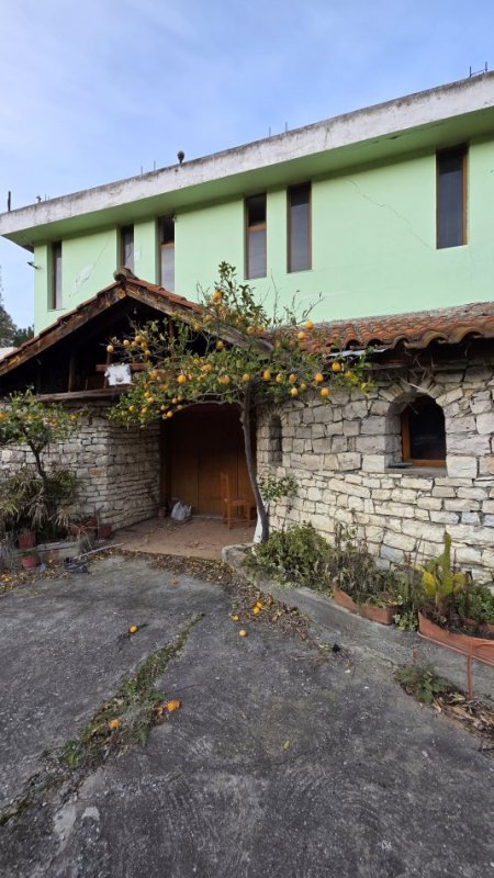 Lushnje, shitet bar-resorant Kati 0, 3.340 m² 220.000 € 
