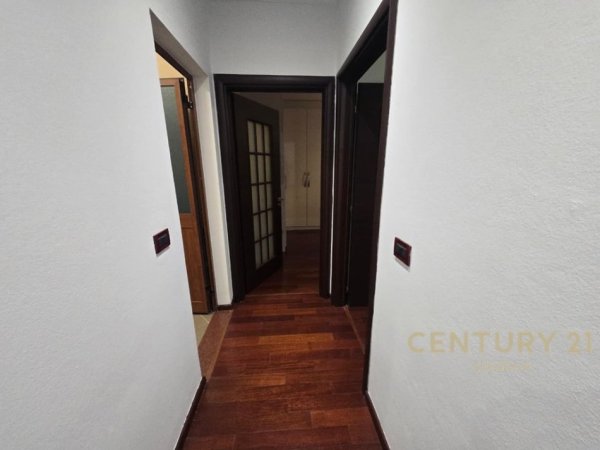 Tirane, shes apartament 2+1 Kati 1, 124 m² 372.000 € (Rruga e Kosovareve)