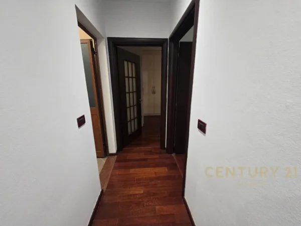 Tirane, shes apartament 2+1 Kati 1, 124 m² 372.000 € (Rruga e Kosovareve)