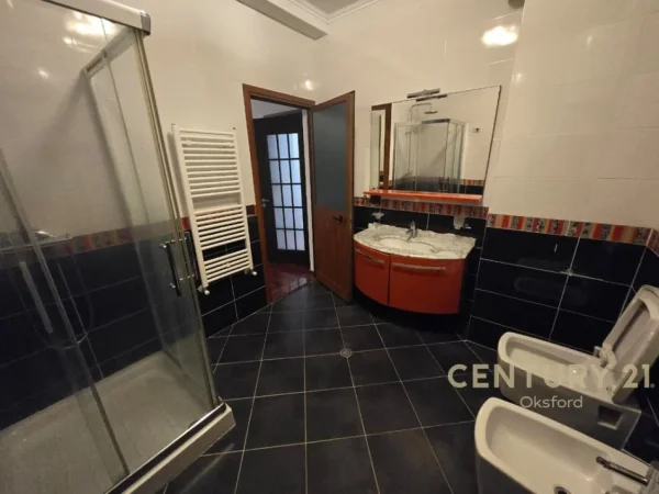 Tirane, shes apartament 2+1 Kati 1, 124 m² 372.000 € (Rruga e Kosovareve)