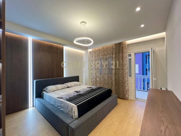 Tirane, jepet me qera apartament 1+1 Kati 3, 70 m² 620 € (Selite)