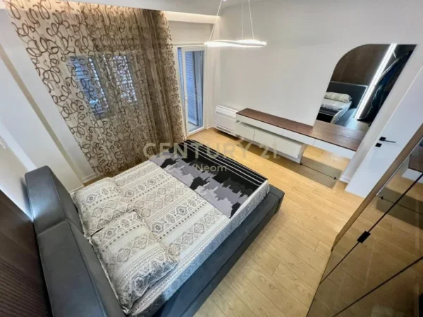 Tirane, jepet me qera apartament 1+1 Kati 3, 70 m² 620 € (Selite)