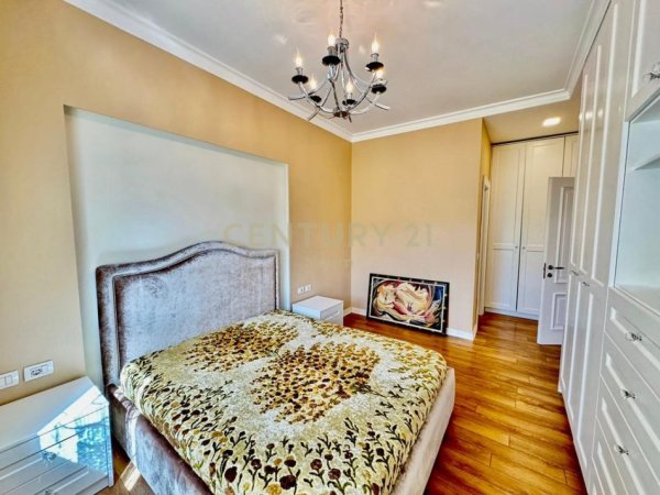 Tirane, jepet me qera apartament 2+1 Kati 3, 115 m² 900 € (Kompleksi veneto)