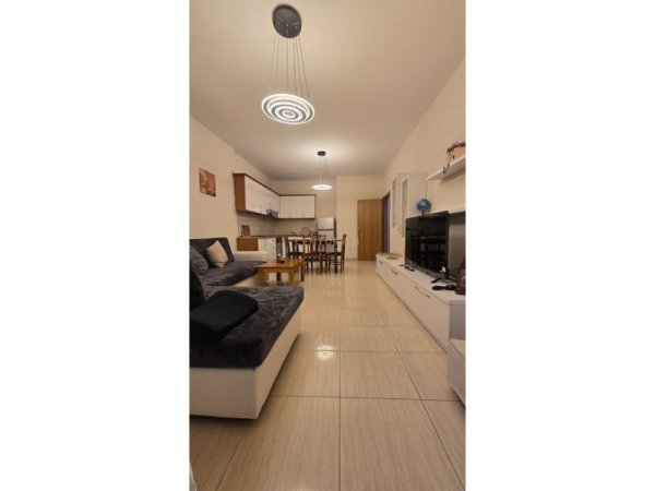 Tirane, jepet me qera apartament 1+1 Kati 5, 90 m² 700 € (Rruga e Elbasanit)