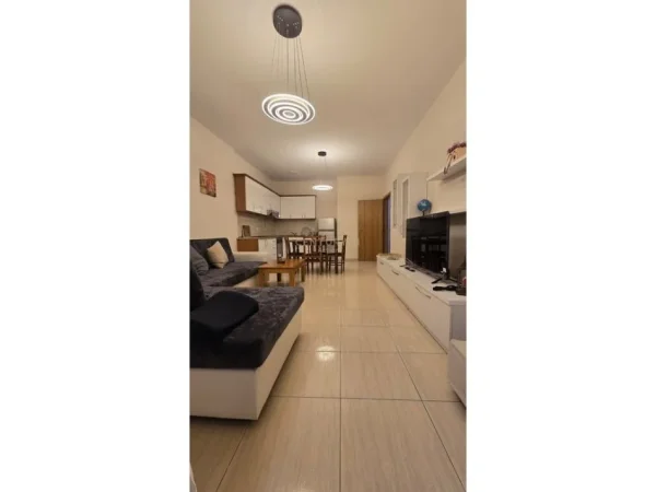 Tirane, jepet me qera apartament 1+1 Kati 5, 90 m² 700 € (Rruga e Elbasanit)