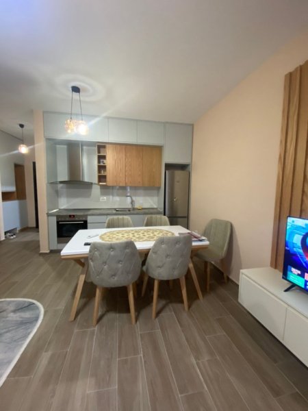 Tirane, jepet me qera apartament 2+1+Ballkon Kati 3, 96 m² 1.000 € (Kodra e Diellit)