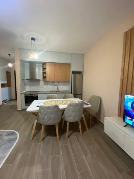 Tirane, jepet me qera apartament 2+1+Ballkon Kati 3, 96 m² 1.000 € (Kodra e Diellit)