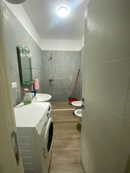 Tirane, jepet me qera apartament 2+1+Ballkon Kati 3, 96 m² 1.000 € (Kodra e Diellit)