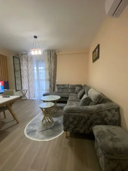 Tirane, jepet me qera apartament 2+1+Ballkon Kati 3, 96 m² 1.000 € (Kodra e Diellit)