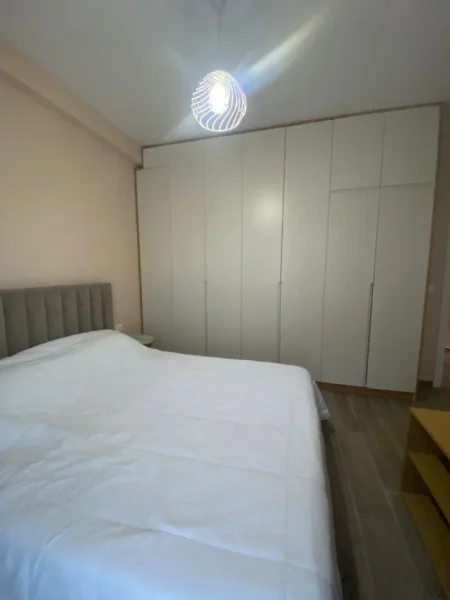 Tirane, jepet me qera apartament 2+1+Ballkon Kati 3, 96 m² 1.000 € (Kodra e Diellit)