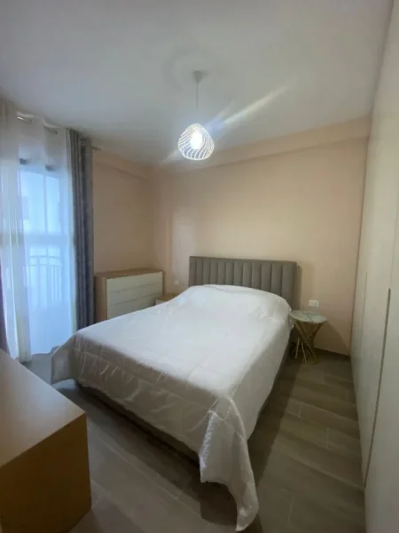 Tirane, jepet me qera apartament 2+1+Ballkon Kati 3, 96 m² 1.000 € (Kodra e Diellit)