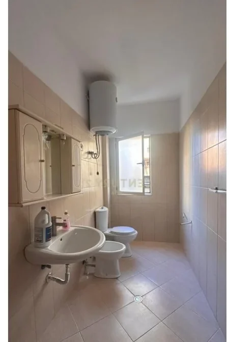 Tirane, jepet me qera apartament 2+1 Kati 2, 100 m² 650 € (rruga him kolli)