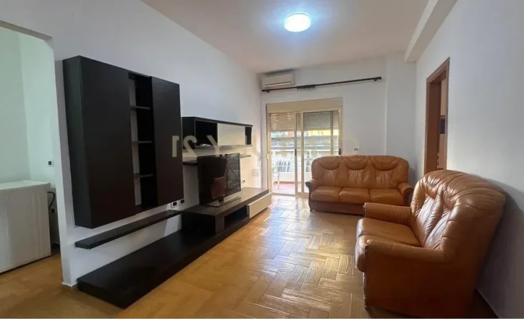 Tirane, jepet me qera apartament 2+1 Kati 2, 100 m² 650 € (rruga him kolli)