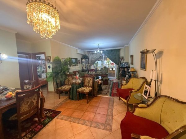 Tirane, shes apartament 2+1 Kati 3, 103 m² 298.000 € (Rruga e Kavajës)